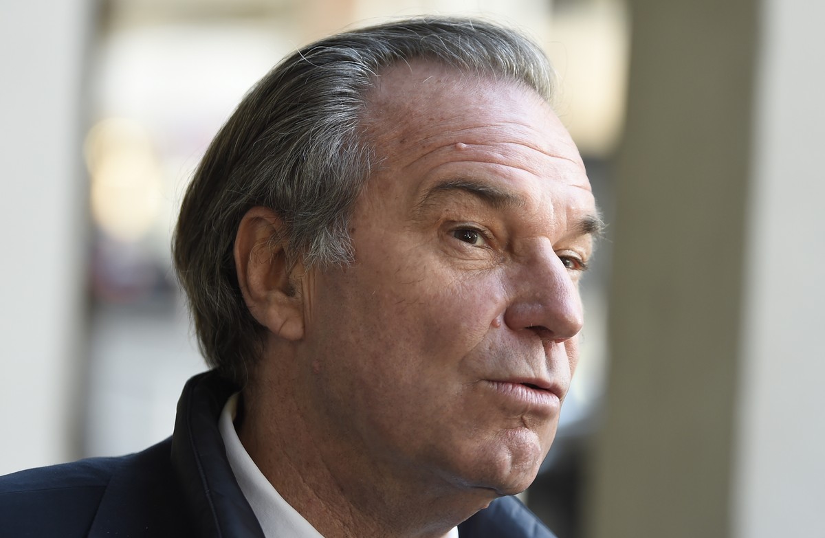 epa08920039 President of Paca regional council Renaud Muselier is seen following the signing of a state-region plan contract, at Toulon's city hall, France, 05 January 2021. EPA/NICOLAS TUCAT / P ...