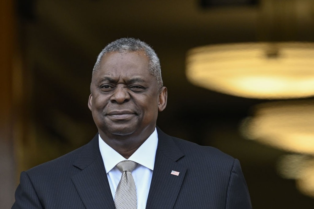WASHINGTON DC, UNITED STATES - DECEMBER 6: U.S. Secretary of Defense Lloyd Austin gestures as he welcomes Ukraine's Defense Minister Rustem Umerov with an official ceremony at the Pentagon in Was ...