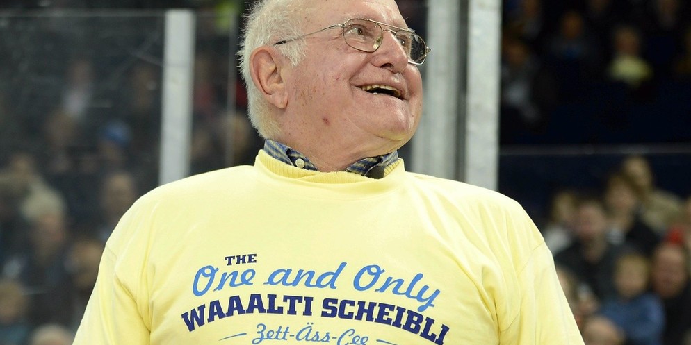 Die ZSC-Stimme von Radio 24 ist für immer verstummt. Der frühere Eishockey-Reporter Walter Scheibli ist im Alter von 91 Jahren gestorben. Er kommentierte jahrelang Eishockeyspiele und wurde zur Rundfu ...