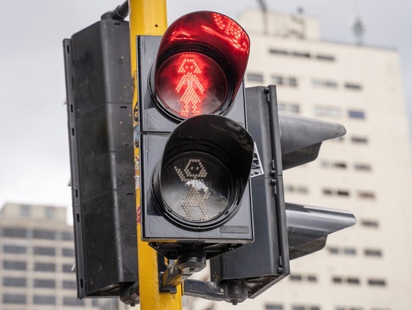 pedestrian traffic light bogota colombia "prudencia"