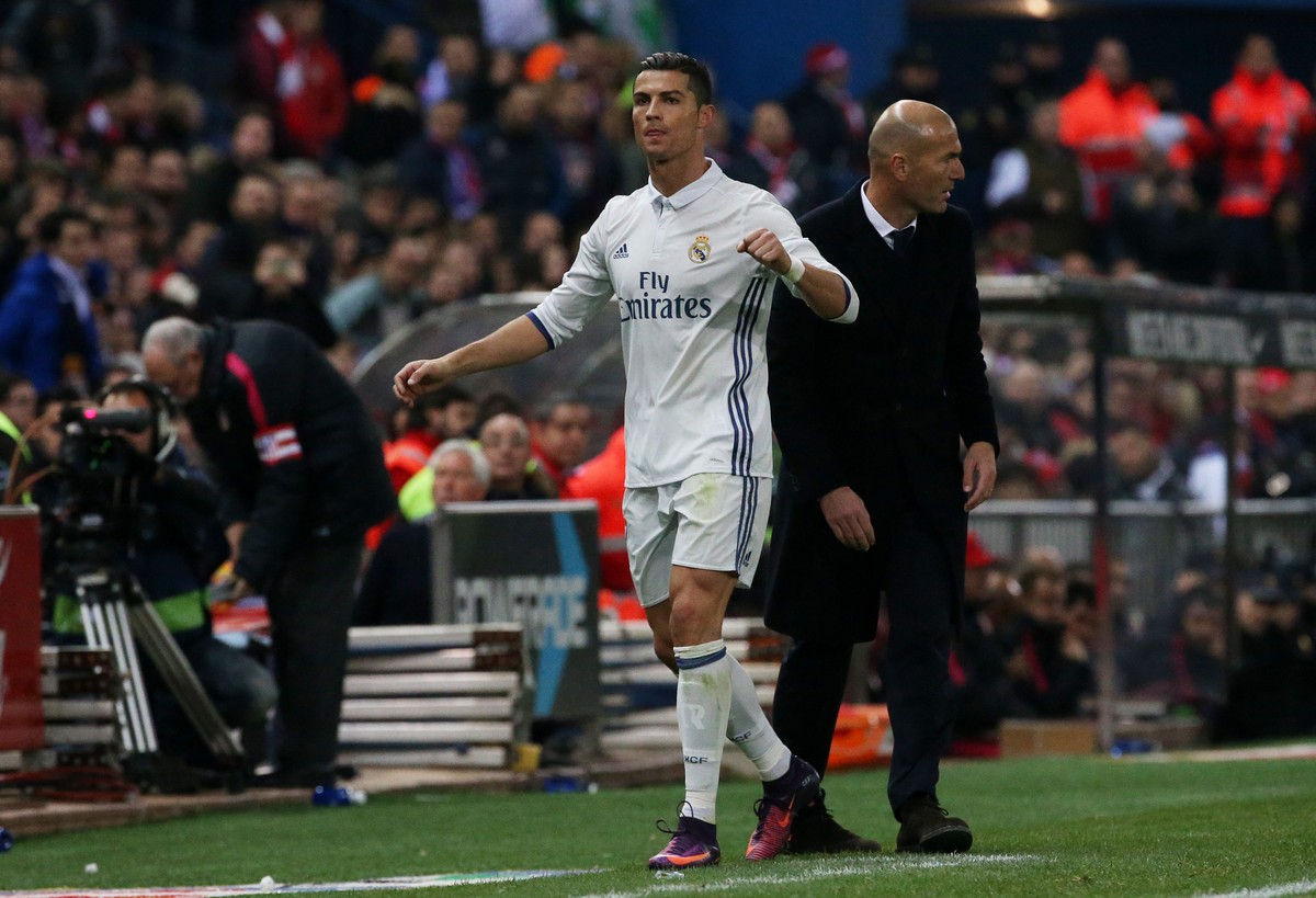 Soccer Football - Atletico Madrid v Real Madrid - La Liga - Vicente Calderon, Madrid, Spain - 19/11/16 Real Madrid's Cristiano Ronaldo and Real Madrid coach Zinedine Zidane Reuters / Sergio Perez ...