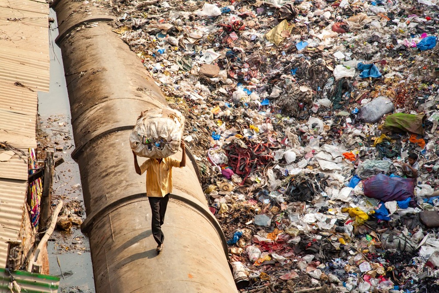 Abfalldeponie in Mumbai, Indien.