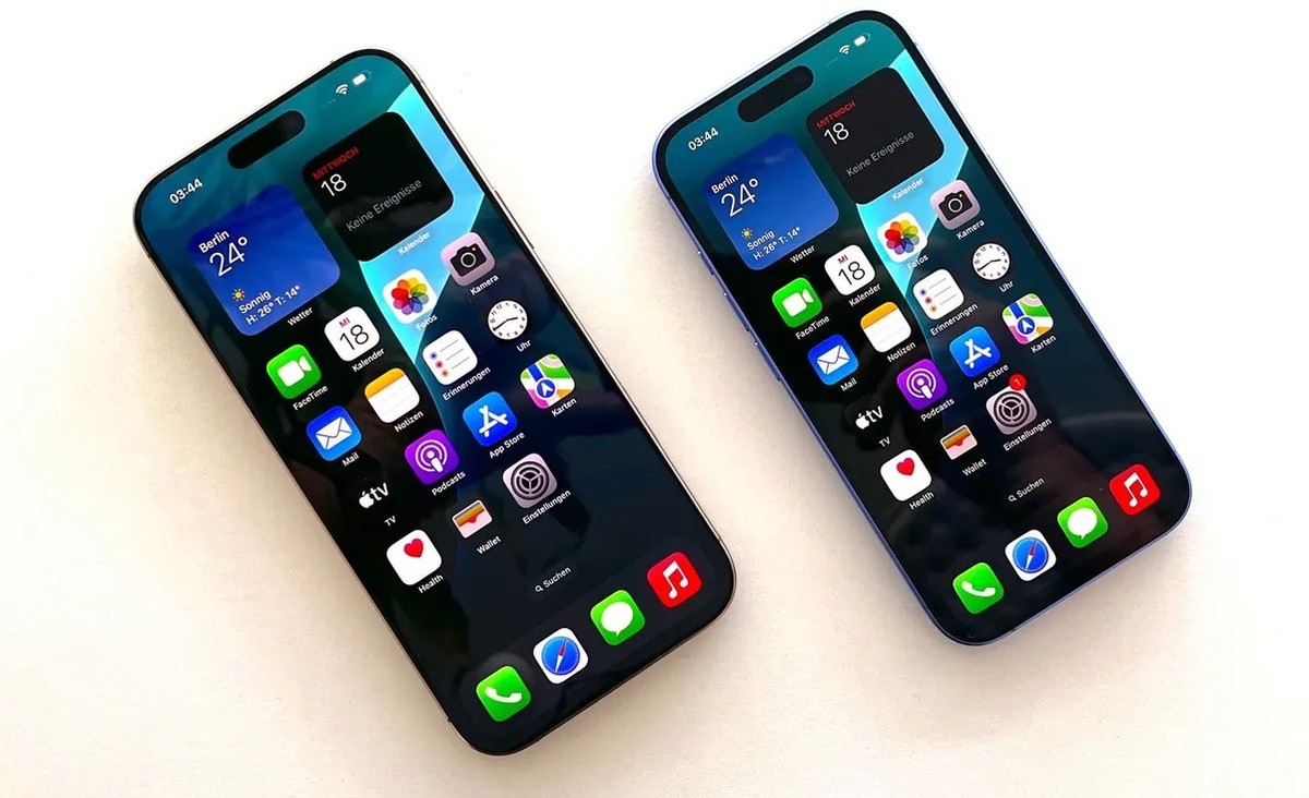 Das iPhone 16 Pro Max (links) und das iPhone 16 kommen mit iOS 18.