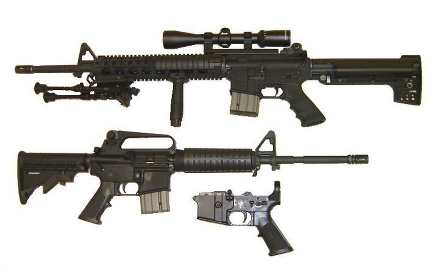 AR-15 style rifle semi-automatic halbautomatisches schnellfeuergewehr Colt AR-15 
USA waffengesetze 
https://upload.wikimedia.org/wikipedia/commons/2/28/Stag2wi_.jpg