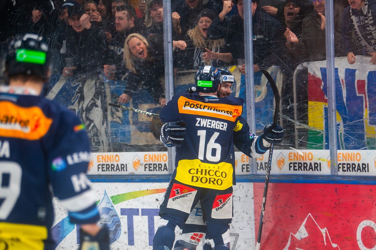 Ambri's player Laurent Dauphin, right, celebrates the 2-0 goal with Ambri's player Dominik Zwerger, left, during the preliminary round game of National League Swiss Championship 2023/24 betw ...