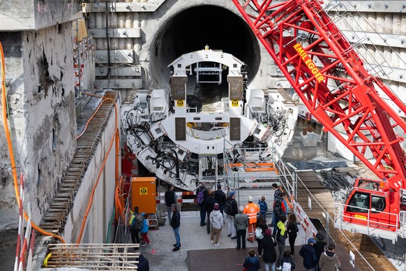 Uebersicht ueber die Baustelle am Suedportal der zweiten Roehre des Gotthard-Strassentunnels am Samstag, 28. September 2024 in Airolo. Am Tag der offenen Baustelle konnte sich die Bevoelkerung ein Bil ...