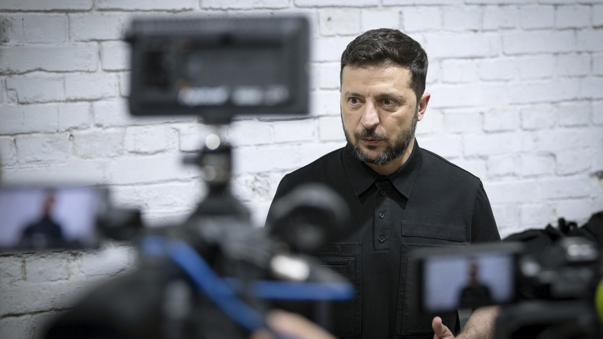 epa12261862 A handout picture made available by the Presidential Press Service shows Ukraine?s President Volodymyr Zelensky visiting a facility where interceptor drones are produced at an undisclosed  ...