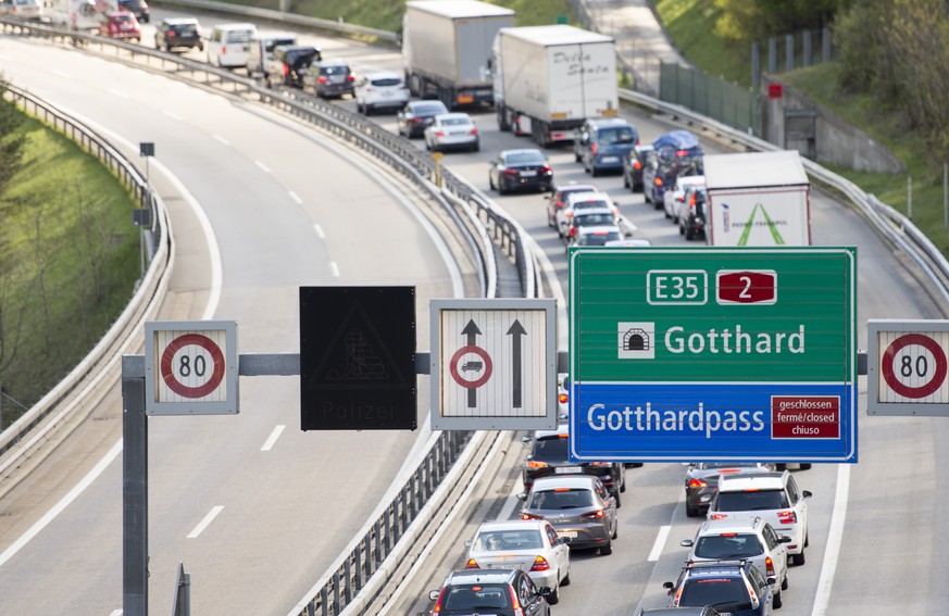 «Schaatz, fahren wir dieses Jahr in den Stau?» – Auffahrts-Ausflügler stranden vor dem Gotthard