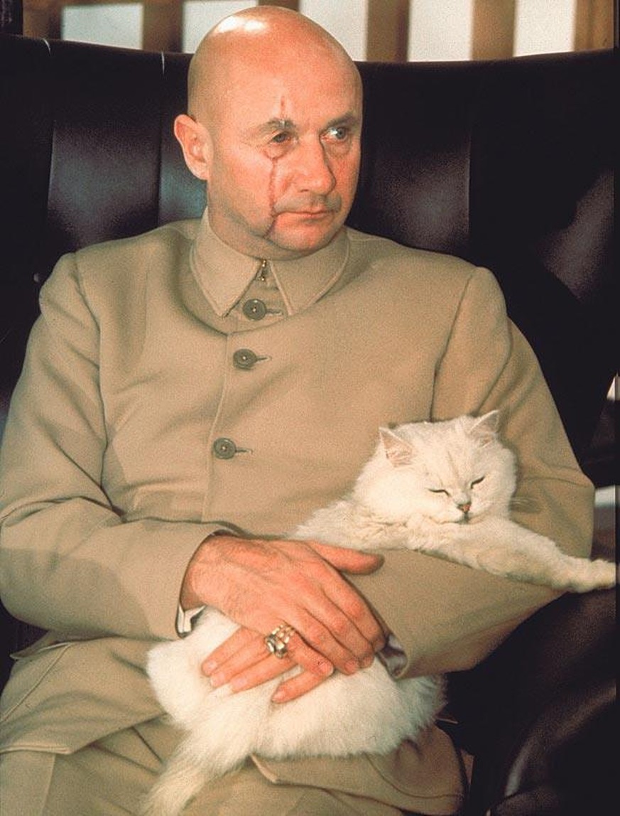 Donald Pleasence Ernst stavro blofeld you only live twice james bond 1967 https://www.mi6-hq.com/sections/villains/