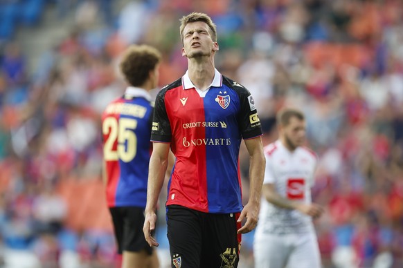 Basel's Arnau Comas leaves the field after receiving a red card, in the Premier League match between FC Basel 1893 and FC Stade Lausanne Ouches, SLO, at St. Jakob-Park in Basel, on Sunday, October 1.