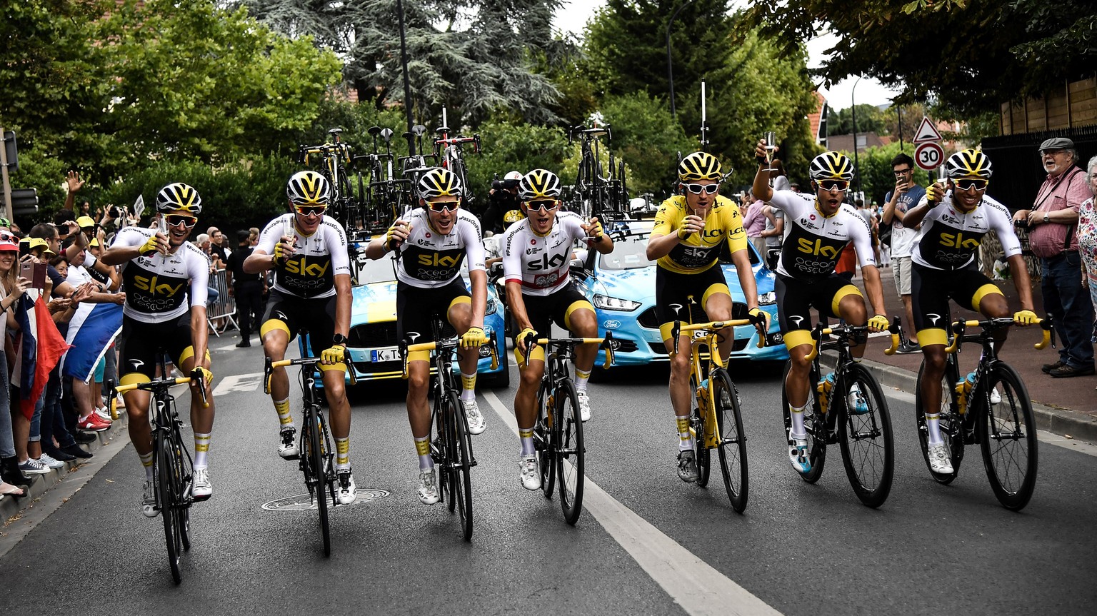 From the left, Netherlands&#039; Wout Poels, Britain&#039;s Christopher Froome, Britain&#039;s Luke Rowe, Poland&#039;s Michal Kwiatkowski, Britain&#039;s Geraint Thomas wearing the overall leader&#03 ...