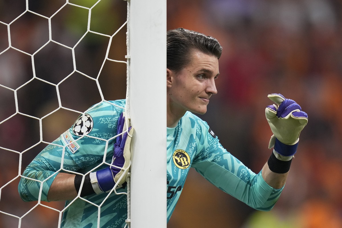Young Boys' goalkeeper Marvin Keller, directs his teammates during the Champions League play-off second leg soccer match between Galatasaray and Young Boys in Istanbul, Turkey, Tuesday, Aug. 27,  ...