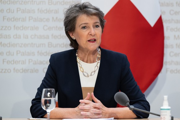 Bundesraetin Simonetta Sommaruga spricht an einer Medienkonferenz ueber Gasreserve 2022 / 2023 und Vorbereitungsmassnahmen f