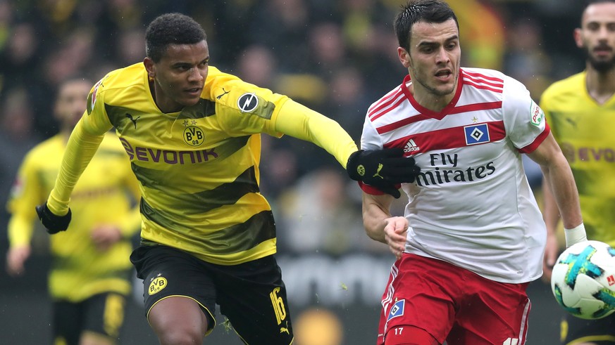 epa06512115 Dortmund&#039;s Manuel Akanji (L) in action against Hamburg&#039;s Filip Kostic (R) during the German Bundesliga soccer match between Borussia Dortmund and Hamburger SV in Dortmund, German ...