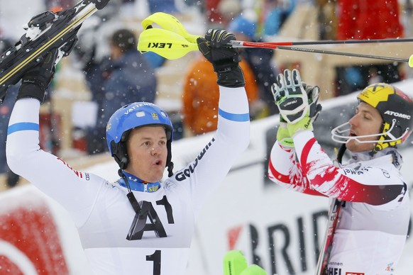 Mattias Hargin jubelt, der geschlagene Hirscher applaudiert.