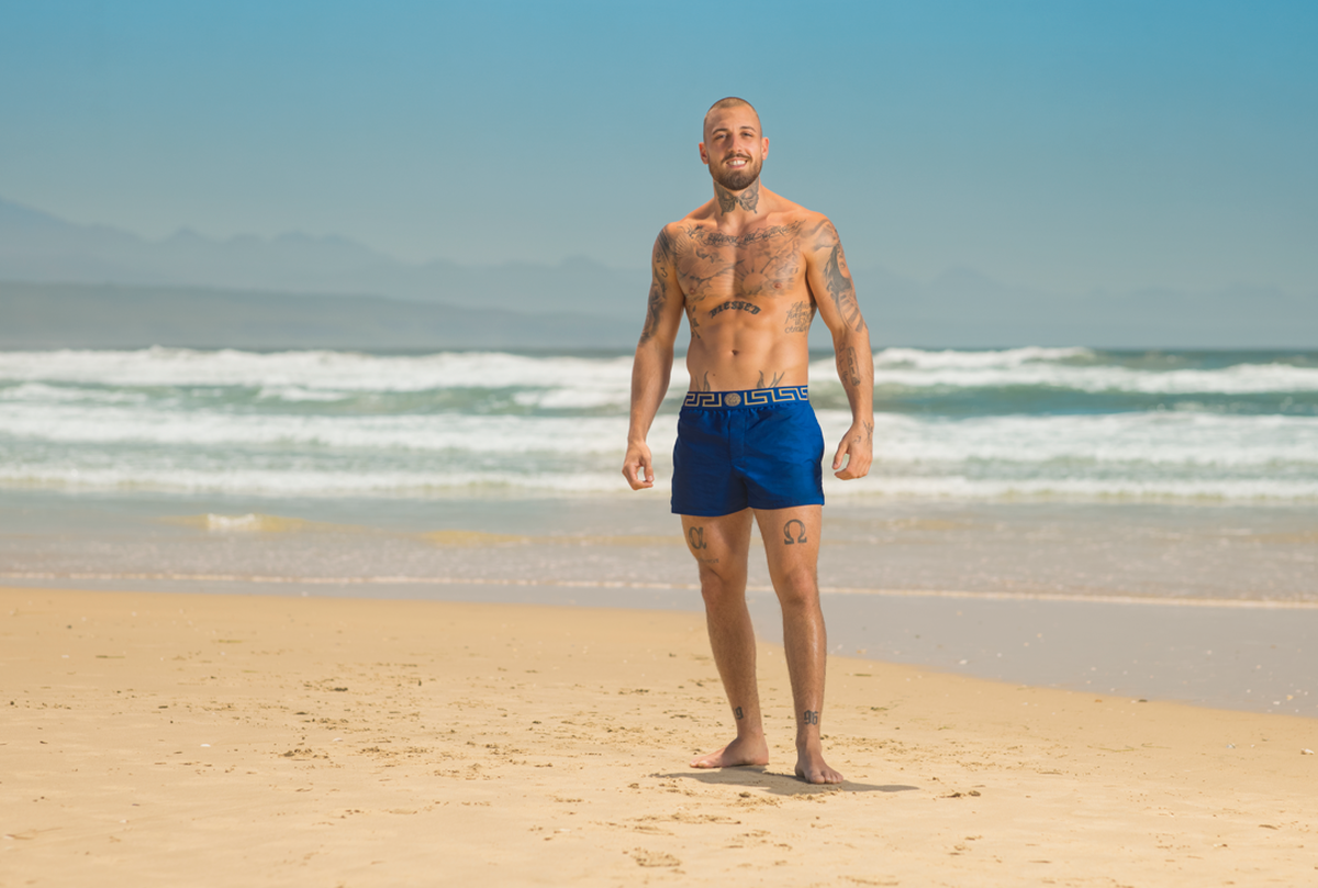 Lars Bachelorette 2024: Lars | 28 | Othmarsingen (AG)
Lars ist extrovertiert, muskulös und am ganzen
Oberkörper tätowiert. Er hat ein grosses Herz und ist
ein Familientyp. Er ist Bauführer HF in Ausbi ...
