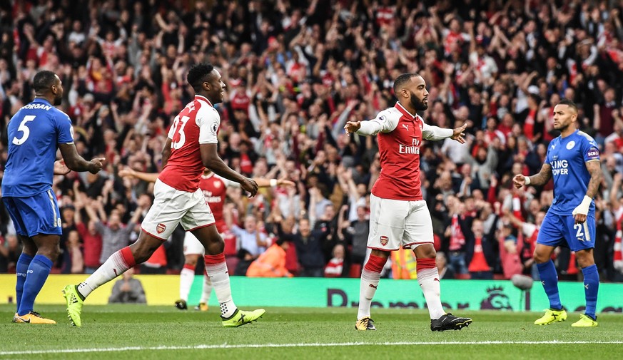 epa06138484 Arsenal&#039;s Alexandre Lacazette (2-R) celebrates with Danny Welbeck (2-L) after scoring the opening goal during the English Premier League soccer match between Arsenal and Leicester in  ...