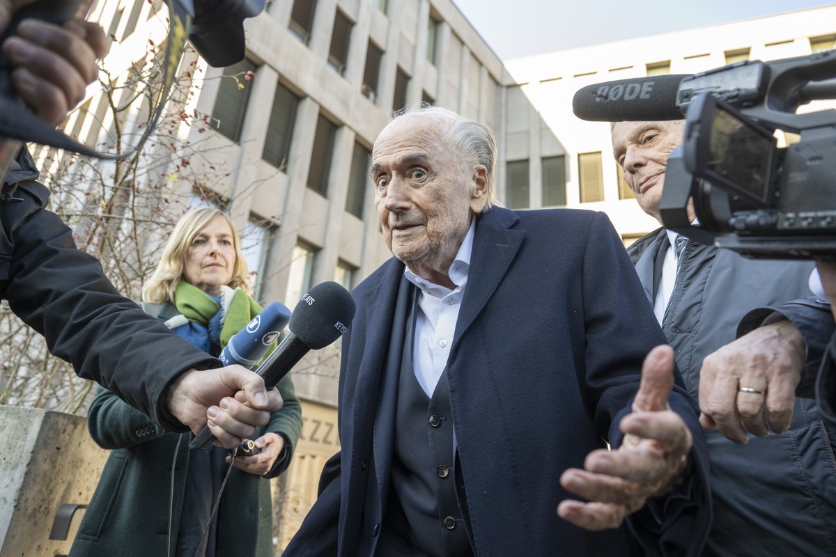 epa11938233 Former FIFA president Joseph Sepp Blatter (C) leaves the special appeals court in Muttenz, Switzerland, on 03 March 2025. A special appeals court, sitting in Muttenz near Basel, will hear  ...