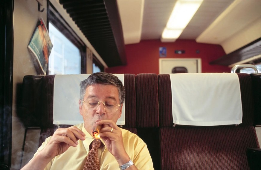 Stumpen rauchen in der SBB - anno 2003 noch möglich.