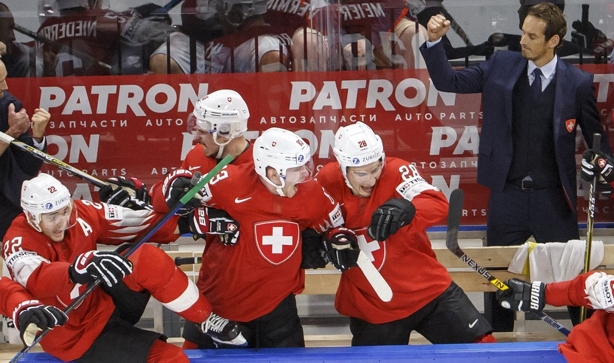 Patrick Fischer,right, head coach of Switzerland national ice hockey team, and Switzerland's players celebrate their victory after beating Canada, during the IIHF 2018 World Championship semi fin ...