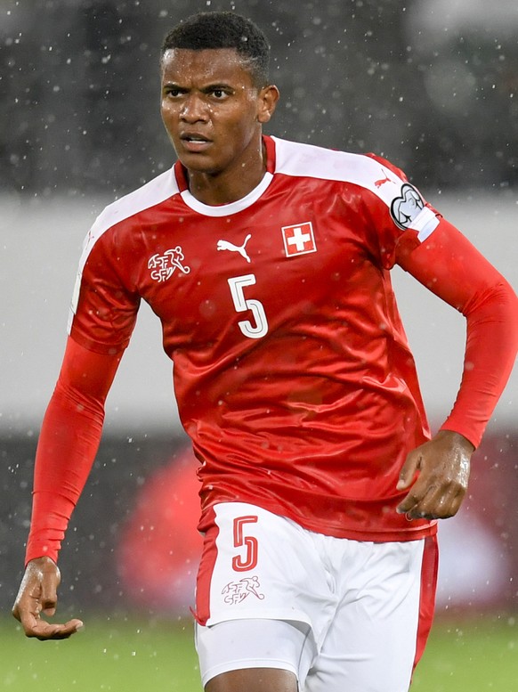 ARCHIV - ZUM AUFGEBOT DER SCHWEIZ FUER DIE WM 2018 IN RUSSLAND STELLEN WIR IHNEN FOLGENDES BILDMATERIAL ZUR VERFUEGUNG - Swiss defender Manuel Akanji in action during the 2018 Fifa World Cup Russia gr ...