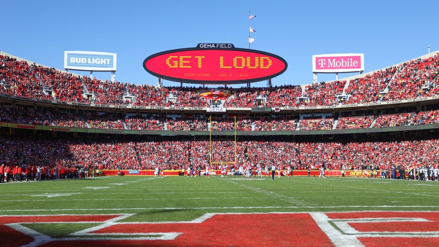 KANSAS CITY, MO - DECEMBER 12: A wide view from the end zone as the scoreboard implores the crowd to Get Loud in the fourth quarter of an NFL, American Football Herren, USA game between the Las Vegas  ...