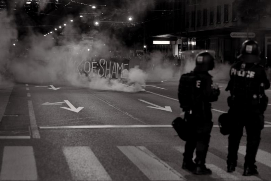 Die Schäden der Krawallnacht belaufen sich bislang auf 300'000 Franken.&nbsp;