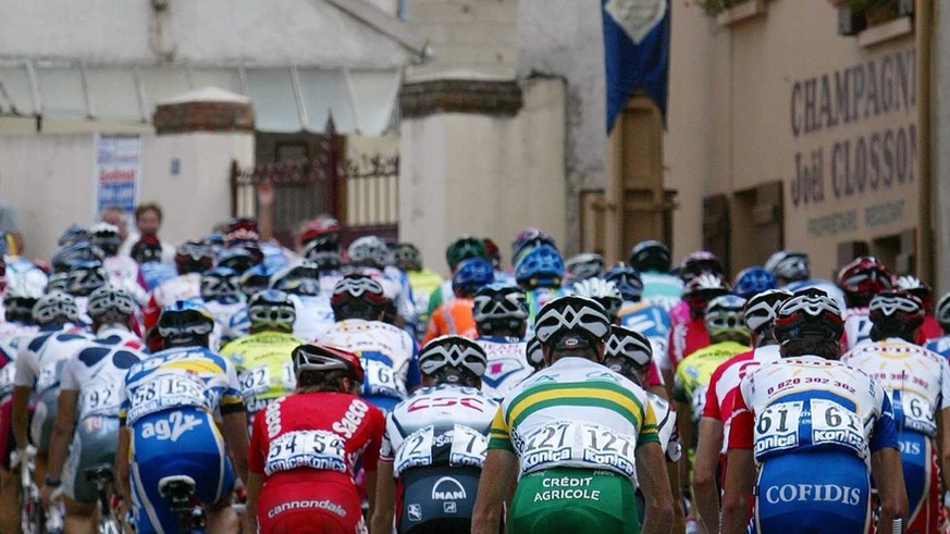 Cyclists pass through a little village in the French region of Champagne during the second stage of the 2003 Tour de France cycling race, Monday 07 July 2003 near Sedan. The 204.5km long second stage  ...