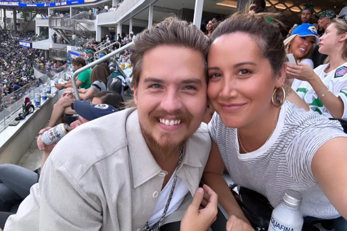 ashley tisdale und dylan sprouse reunion