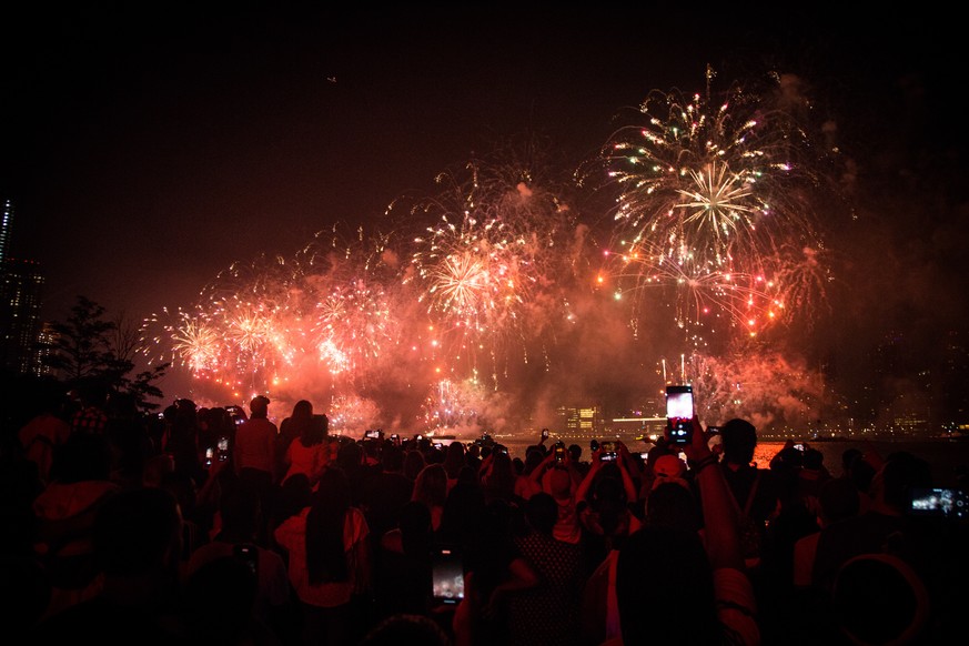 epa09322983 Fireworks explode over the East River as part of Independence Day celebrations in New York, New York, USA, 04 July 2021. The annual holiday marks the day in 1776 when the United States&#03 ...