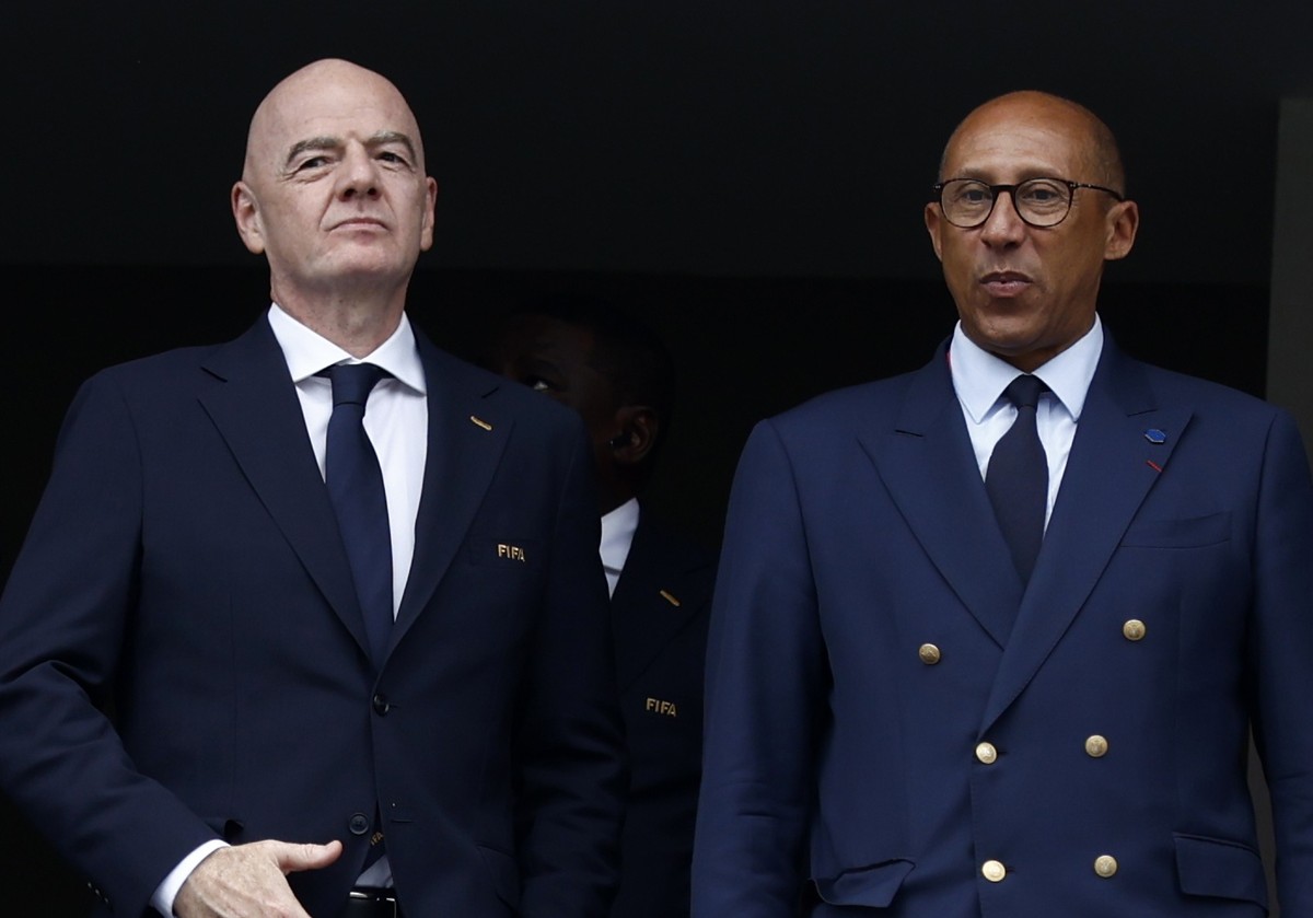 epa13057401 (L-R) Iraq Football Association President Younis Mahmoud, FIFA President Gianni Infantino, and French Football Federation President Philippe Diallo attend the FIFA World Cup 2026 group sta ...