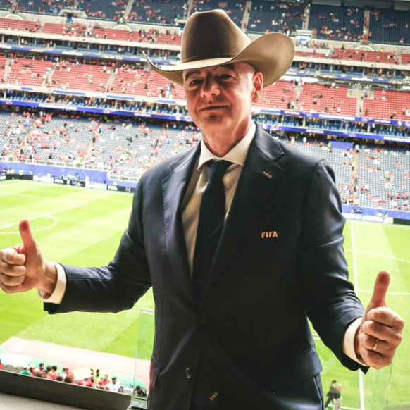 Gianni Infantino an der WM in Houston mit Cowboyhut in Texas