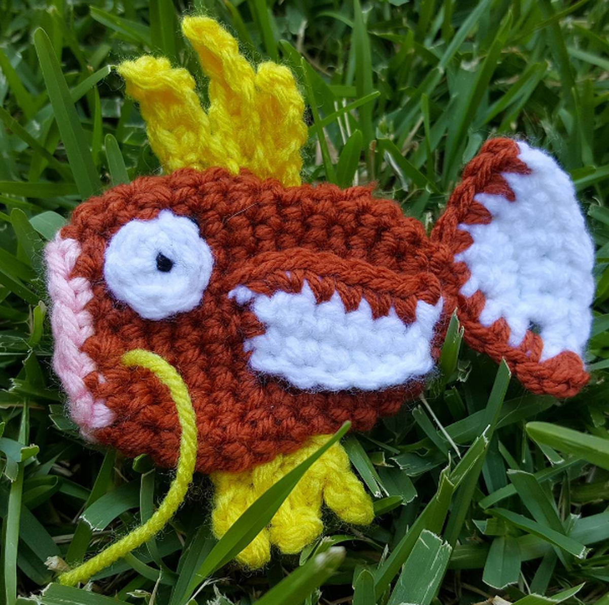 Das gestrickte Karpador hat gleich viele Skills wie ein Echtes.