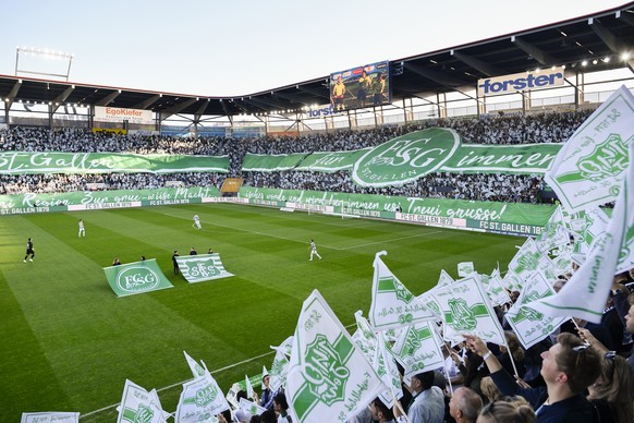 Choreo der Fans zum 140 Jahr Jubilaeum des FCSG, beim Fussball Super-League Spiel zwischen dem FC St. Gallen und dem FC Luzern, am Samstag, 20. April 2019, im Kybunpark in St. Gallen. (KEYSTONE/Gian E ...