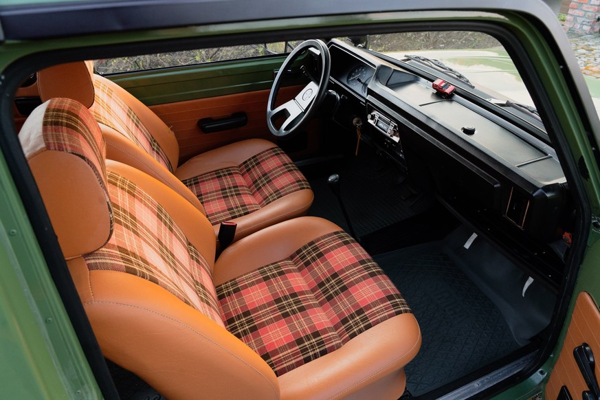 1980 Matra Simca Talbo Rancho plaid interior 
https://www.facebook.com/photo/?fbid=10227635979177689&amp;set=pcb.1555643571680773