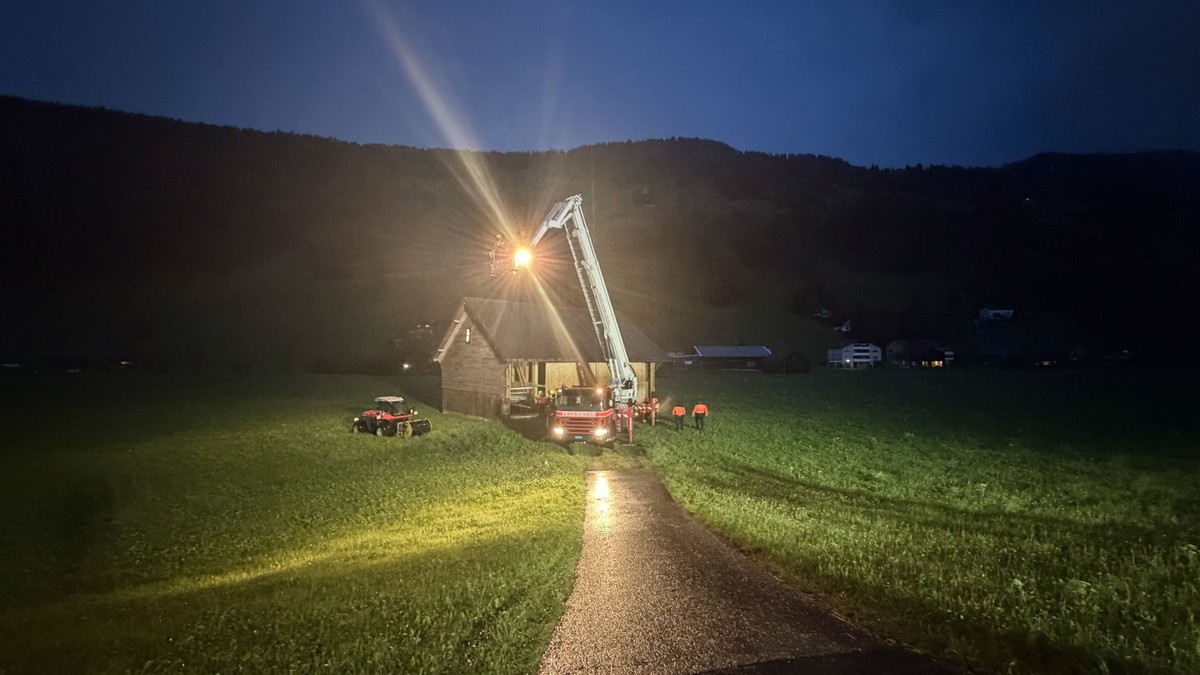 Blitzeinschlag-in-Alt-St-Johann-SG-f-hrt-zu-hohem-Sachschaden