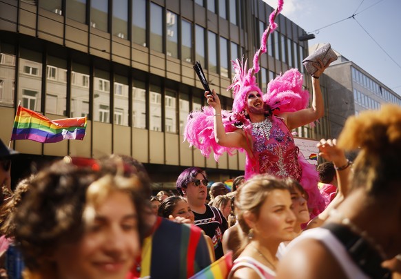 epa09447269 People demonstrate at the Zurich Pride parade with the slogan &#039;Dare. Marriage for all, now!&#039;, for the rights of the LGBTIQ community in Zurich, Switzerland, 04 September 2021. On ...