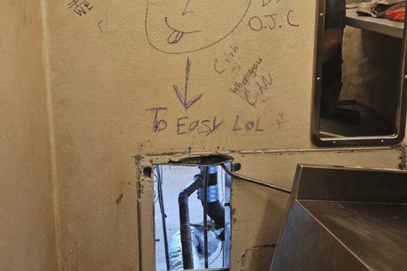 This photo obtained by The Associated Press on Friday, May 16, 2025, shows an opening inside a cell at the Orleans Justice Center in New Orleans. (AP Photo)
New-Orleans-Inmates-Escape