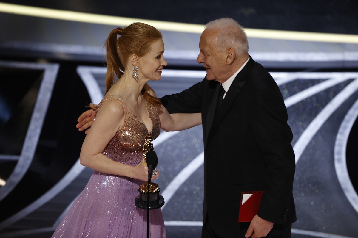 epa09854927 British actor Sir Anthony Hopkins presents US actress Jessica Chastain with Oscar for Best Actress for 'The Eyes of Tammy Faye' during the 94th annual Academy Awards ceremony at  ...