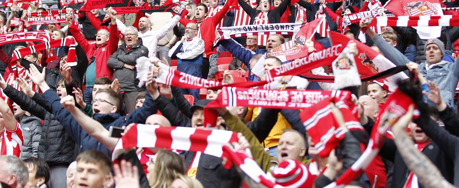 IMAGO / Uk Sports Pics Ltd

Sunderland AFC fans during the Checkatrade Trophy Final match between Portsmouth and Sunderland at Wembley Stadium, London, England on 31 March 2019. PUBLICATIONxNOTxINxUK  ...