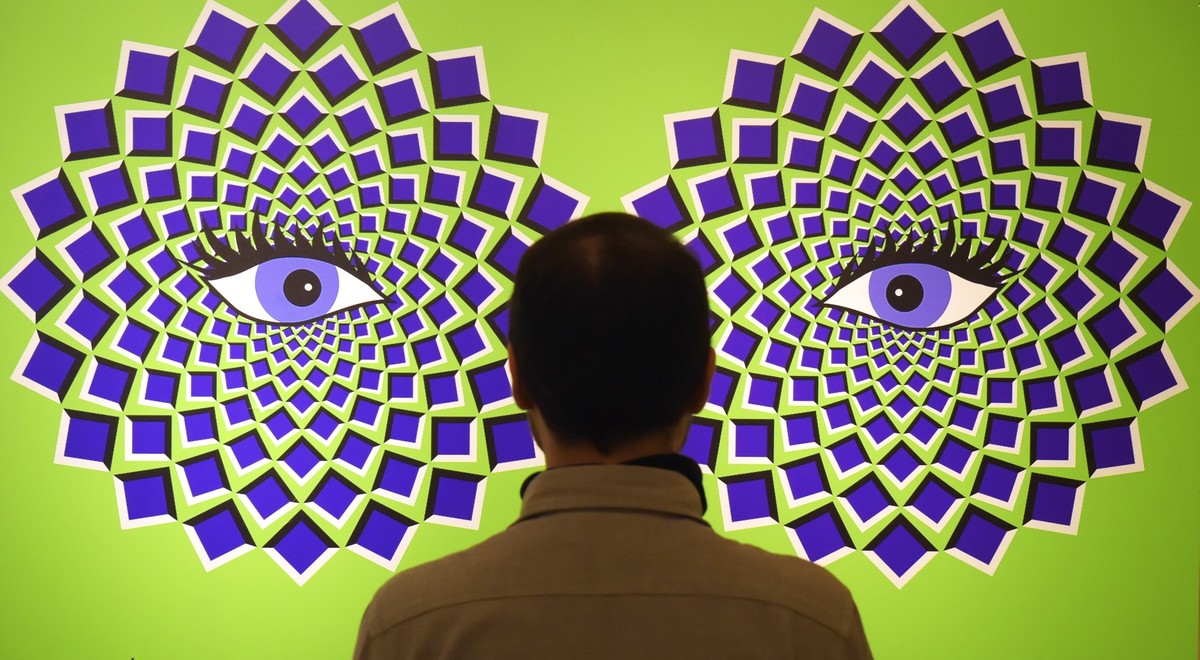 A man stands in front of a optical illusion image during the press preview of the interactive experience exhibition "Tricked! - The spectacular illusion exhibition" at Augustusburg castle in ...