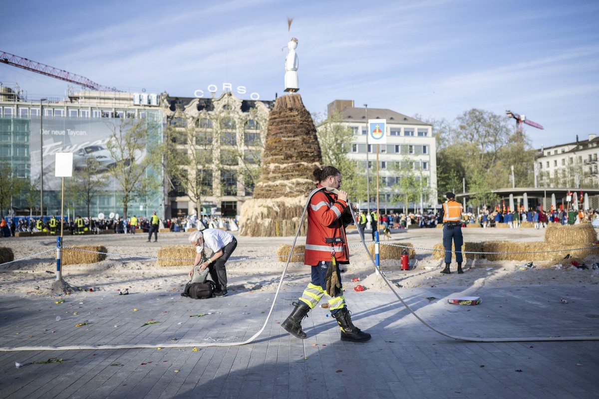 A man from the fire brigade carries a fire hose away in the front of the "Boeoegg" during the Sechselaeuten place in Zurich, Switzerland, pictured on April 15, 2024. The Sechselaeuten (ringi ...