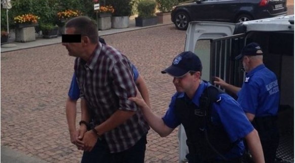 Auf dem Weg ins Gericht.