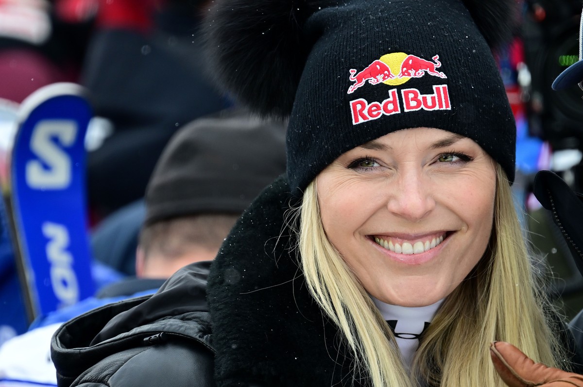 epa11241053 US former alpine ski racer Lindsey Vonn smiles during the FIS Alpine Skiing World Cup finals in Saalbach Hinterglemm, Austria, 24 March 2024. EPA/CHRISTIAN BRUNA