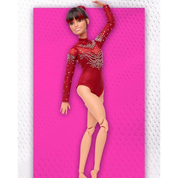Alexa Moreno mit ihrer Barbie-Puüüe zum 65. Jubiläum von Barbie.