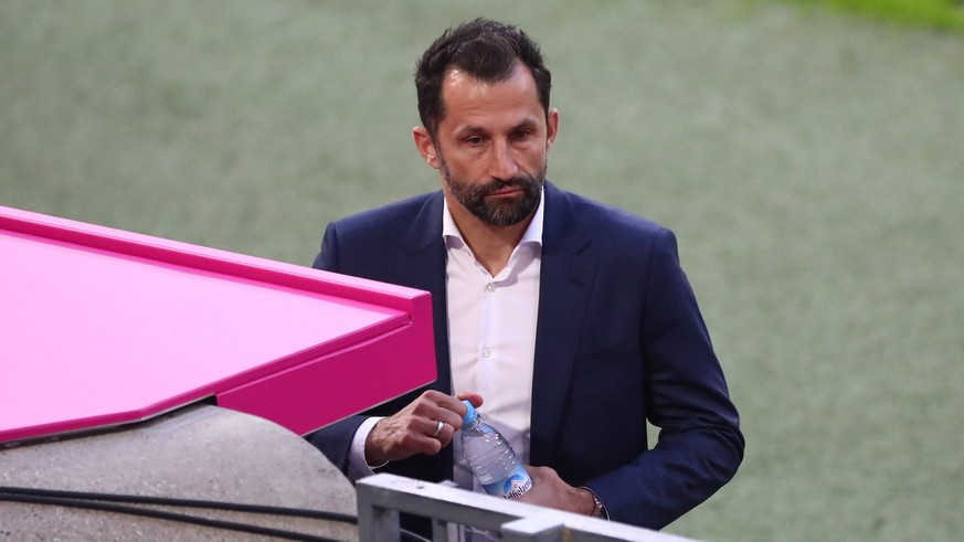 epa09186130 Bayern?s sport director Hasan Salihamidzic during the German Bundesliga soccer match between FC Bayern Munich and Borussia Moenchengladbach in Munich, Germany, 08 May 2021. EPA/MATTHIAS SC ...