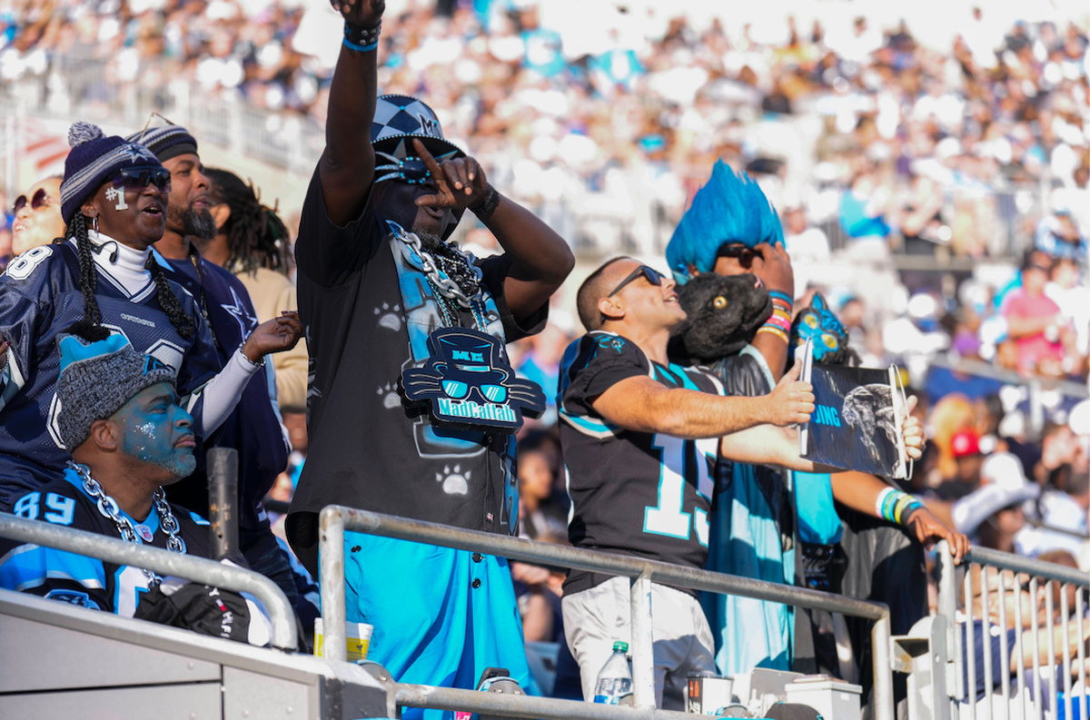 NFL, American Football Herren, USA Dallas Cowboys at Carolina Panthers Nov 19, 2023; Charlotte, North Carolina, USA; Carolina Panthers fans during the second half against the Dallas Cowboys at Bank of ...