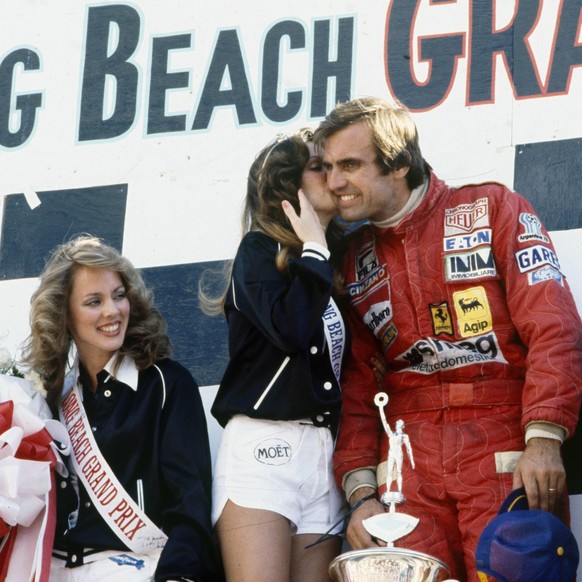 IMAGO / Motorsport Images

1978 United States GP STREETS OF LONG BEACH, UNITED STATES OF AMERICA - APRIL 02: Winner Carlos Reutemann celebrates victory on the podium with a kiss from Miss Long Beach G ...