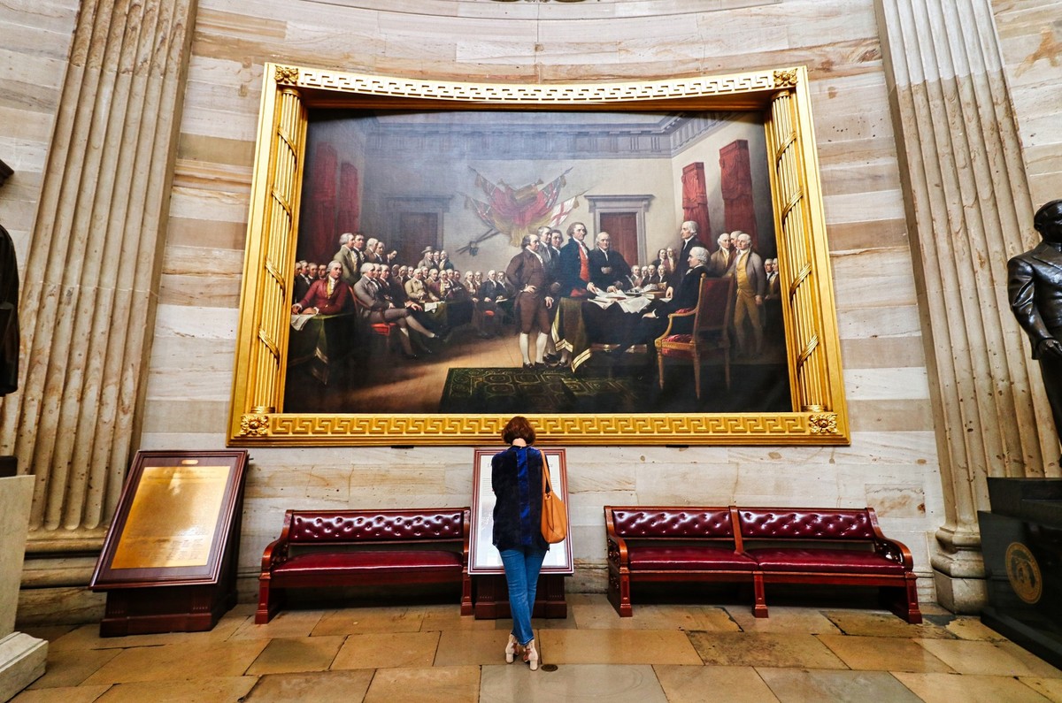 Un tableau du peintre américain John Trumbull, réalisé en 1819, représente la présentation du projet de Déclaration d'indépendance des Etats-Unis à Philadelphie.