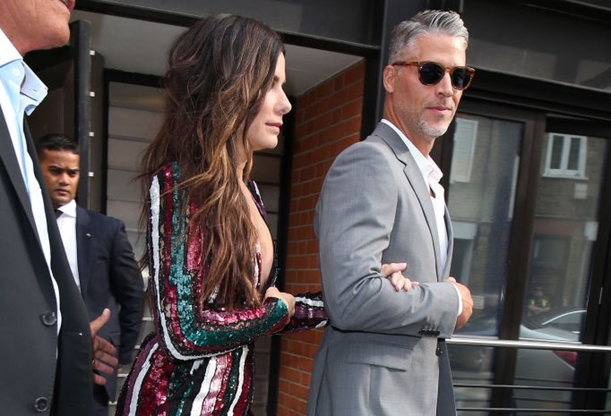 LONDON, ENGLAND - JUNE 13: Sandra Bullock and Bryan Randall leaving their hotel ahead of the 'Ocean's 8' film premiere on June 13, 2018 in London, England. (Photo by Neil Mockford/GC Im ...